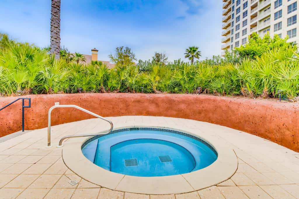 Sparkling Luau II condo with marina, pools, tennis & golf