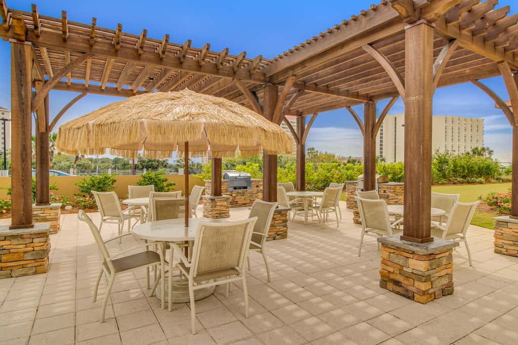 Sparkling Luau II condo with marina, pools, tennis & golf