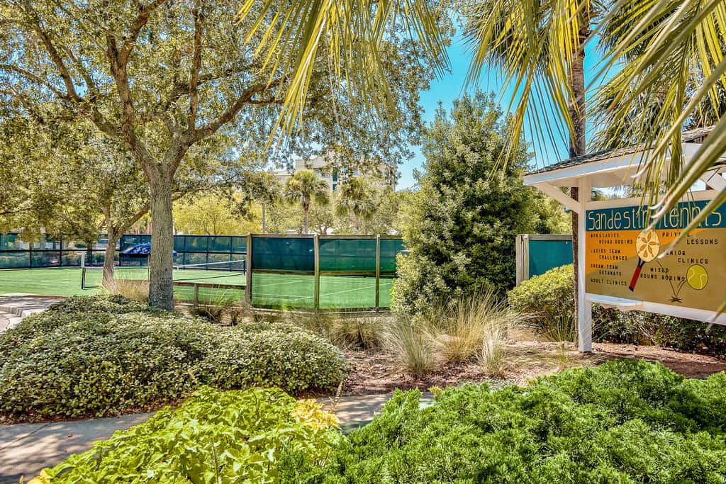 Sparkling Luau II condo with marina, pools, tennis & golf