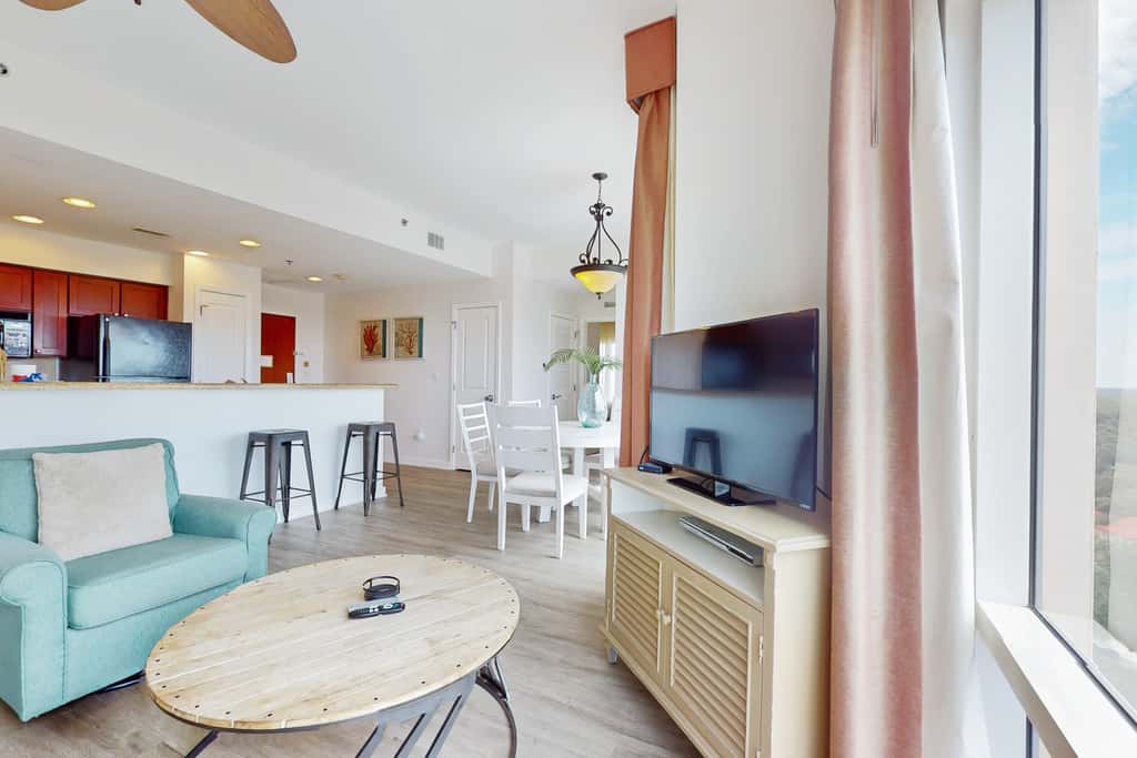 9th-floor condo with lagoon pool, hot tub & large balcony