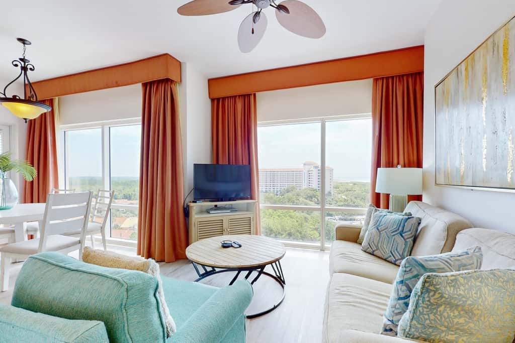 9th-floor condo with lagoon pool, hot tub & large balcony