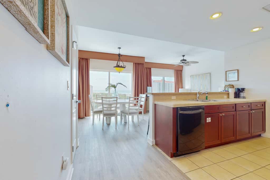 9th-floor condo with lagoon pool, hot tub & large balcony