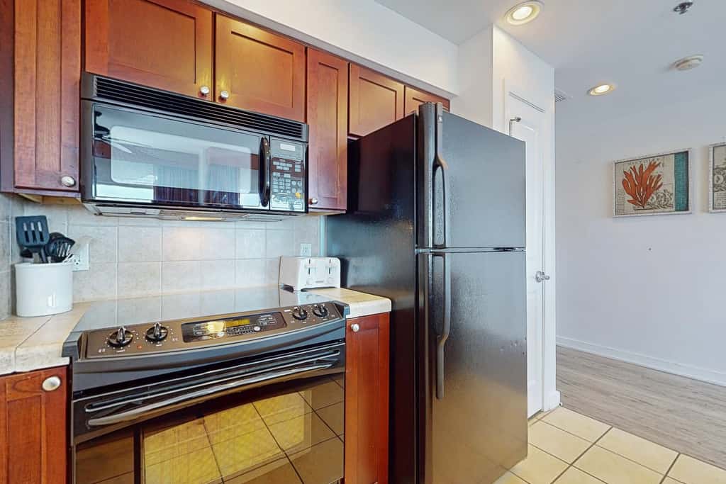 9th-floor condo with lagoon pool, hot tub & large balcony