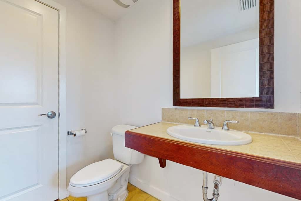 9th-floor condo with lagoon pool, hot tub & large balcony
