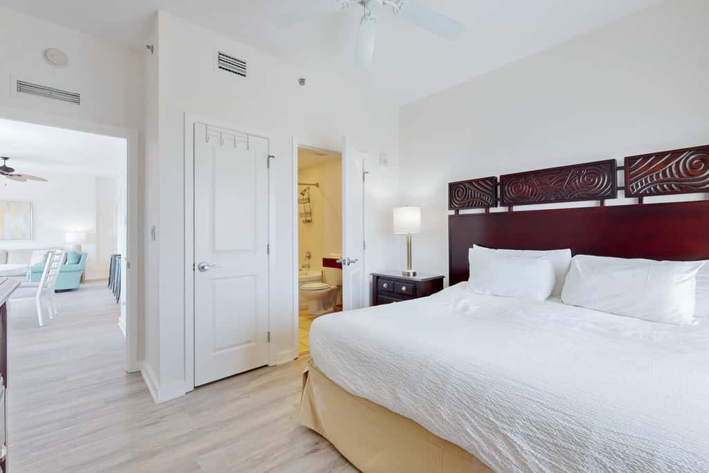 9th-floor condo with lagoon pool, hot tub & large balcony