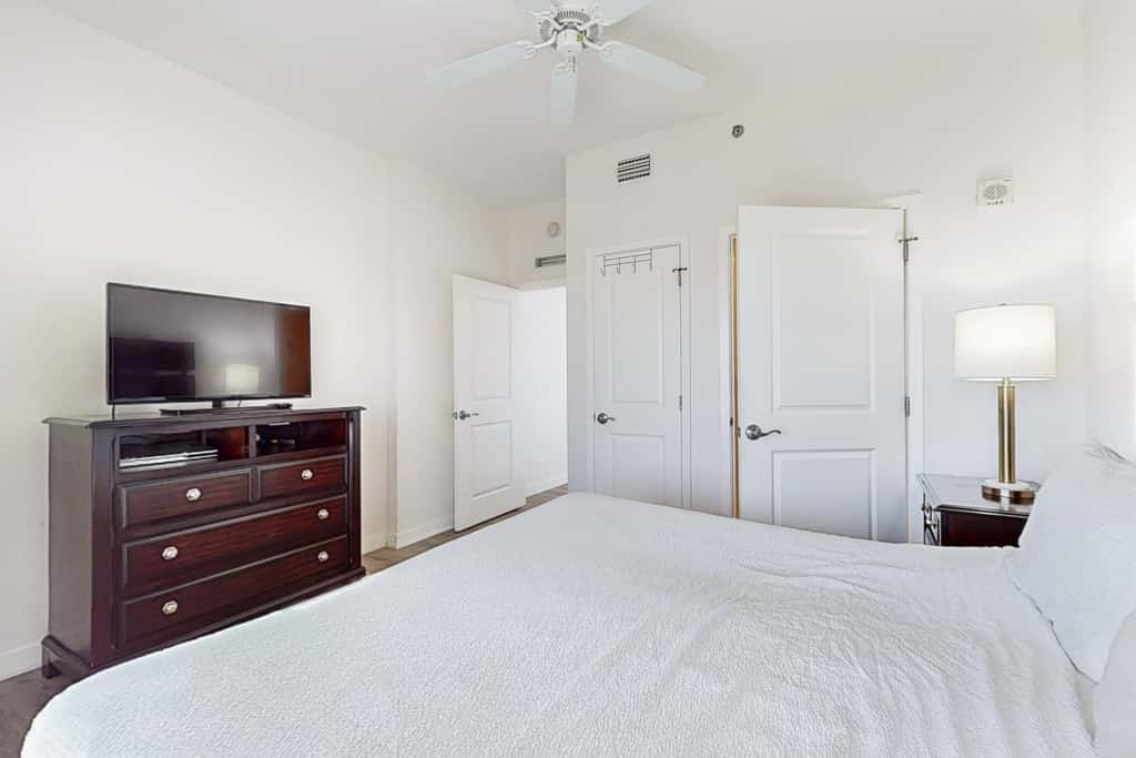 9th-floor condo with lagoon pool, hot tub & large balcony