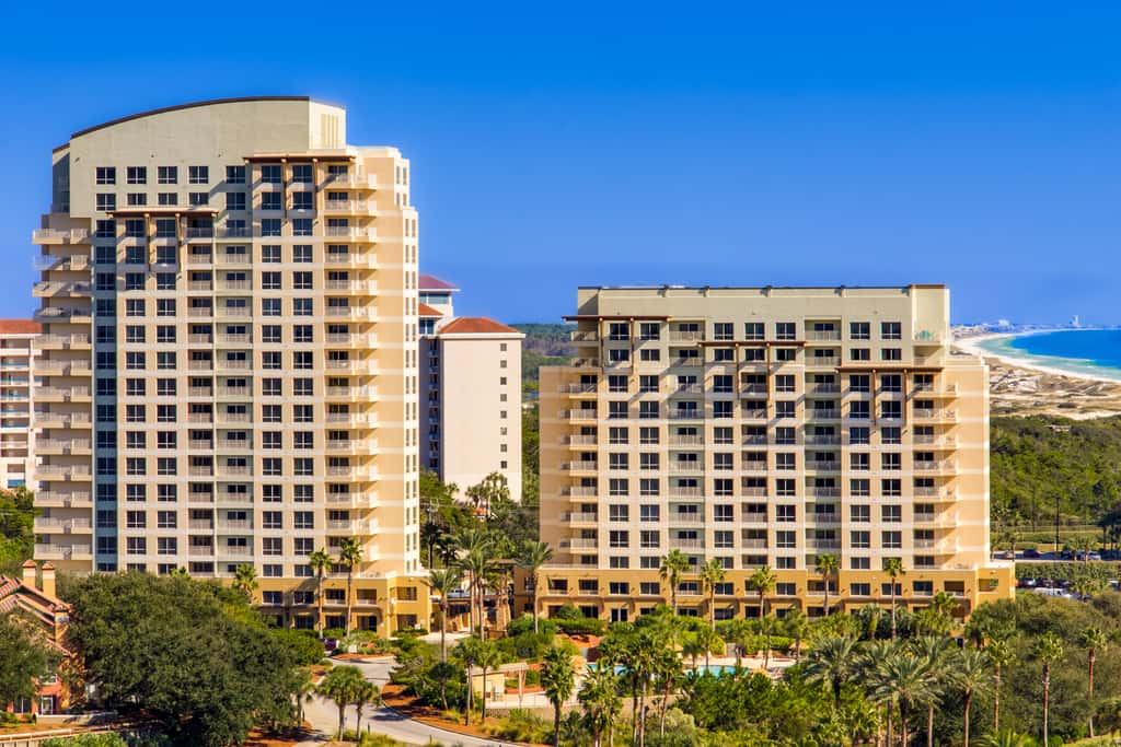 9th-floor condo with lagoon pool, hot tub & large balcony