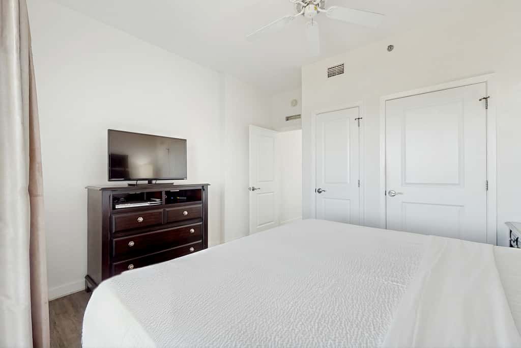 Luau getaway with pools, hot tub, beach access, & private balcony