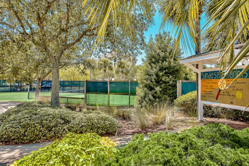 Luau getaway with pools, hot tub, beach access, & private balcony