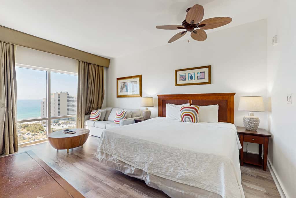 Cozy coastal efficiency with shared pool, hot tub & easy beach access