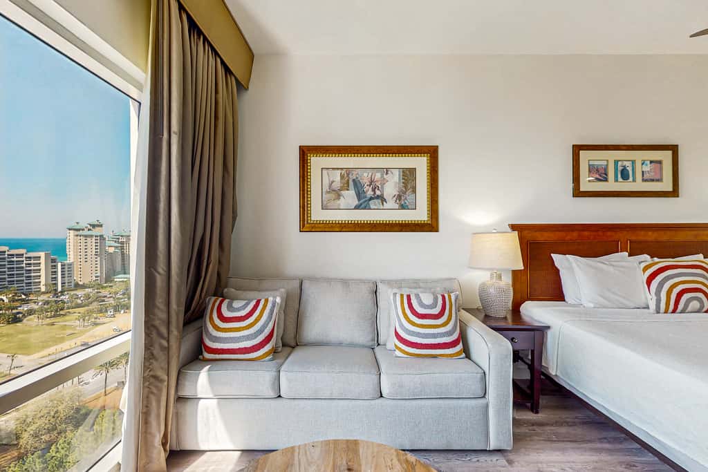 Cozy coastal efficiency with shared pool, hot tub & easy beach access