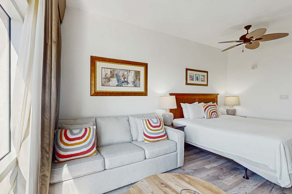 Cozy coastal efficiency with shared pool, hot tub & easy beach access