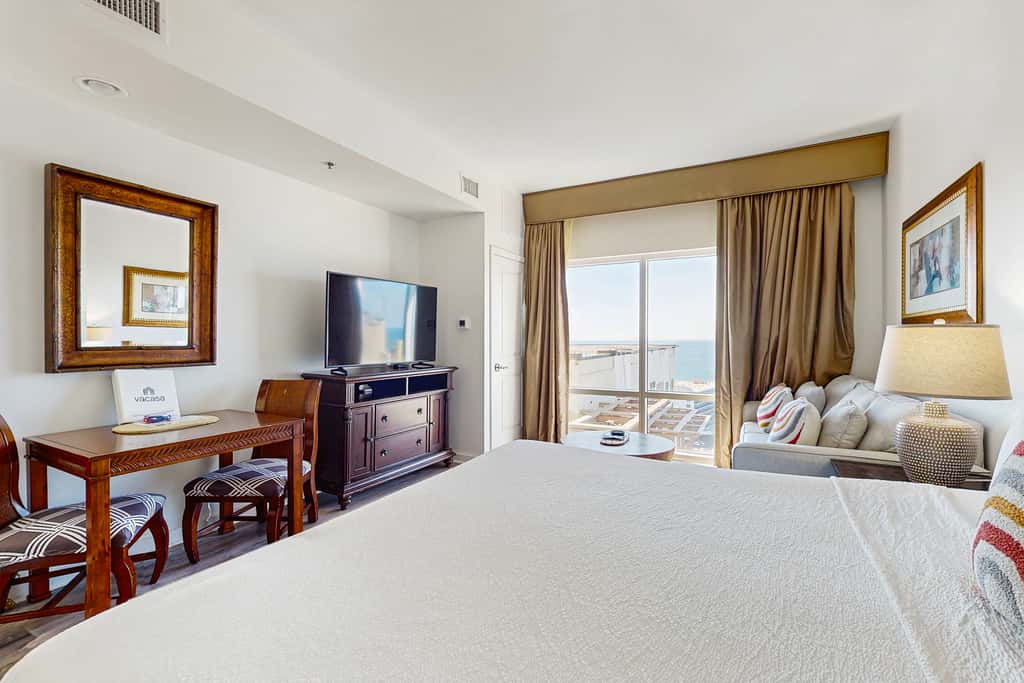 Cozy coastal efficiency with shared pool, hot tub & easy beach access