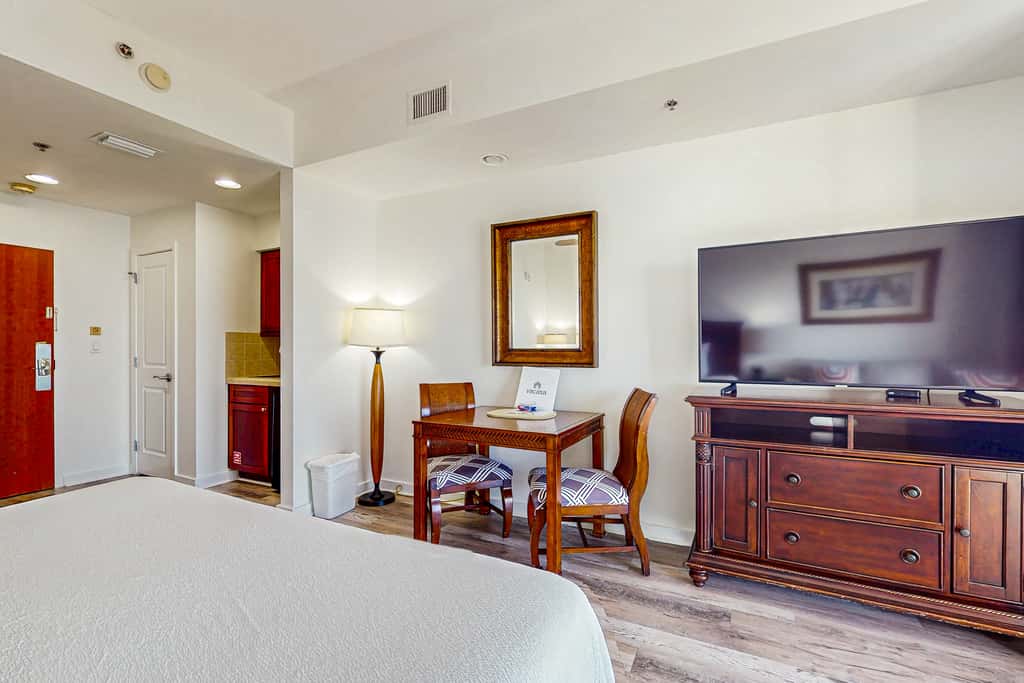 Cozy coastal efficiency with shared pool, hot tub & easy beach access