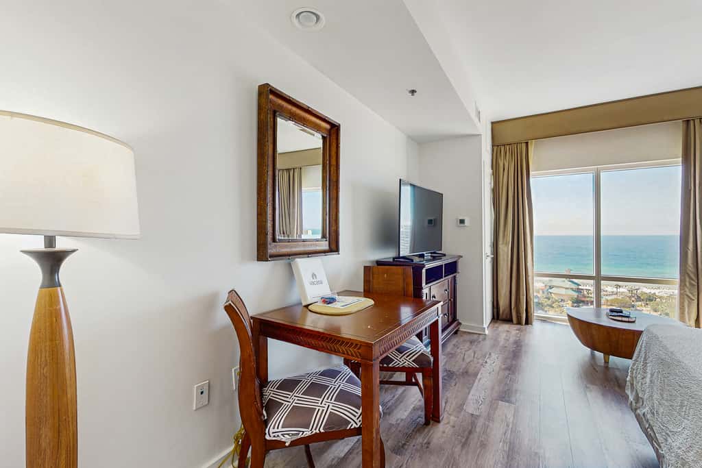 Cozy coastal efficiency with shared pool, hot tub & easy beach access