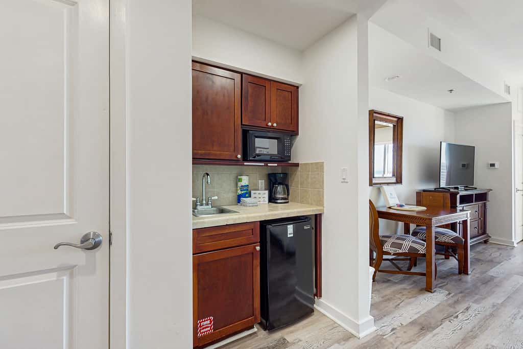 Cozy coastal efficiency with shared pool, hot tub & easy beach access