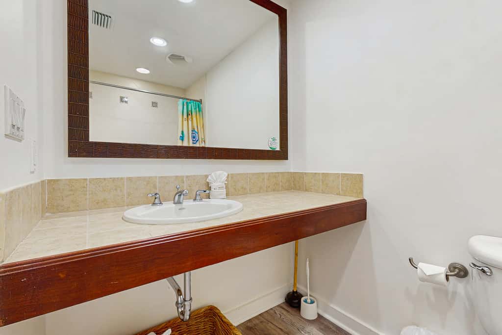 Cozy coastal efficiency with shared pool, hot tub & easy beach access