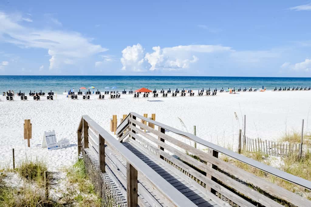 Bright & cozy coastal condo with shared pools, hot tubs, fast WiFi & central AC