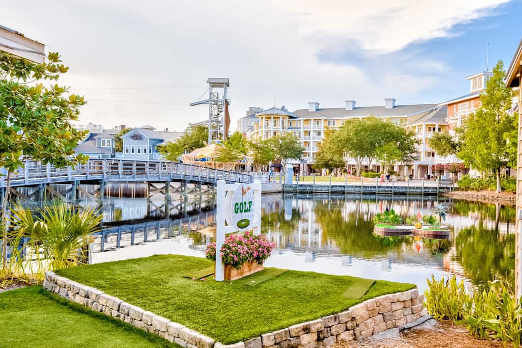 Bright & cozy coastal condo with shared pools, hot tubs, fast WiFi & central AC