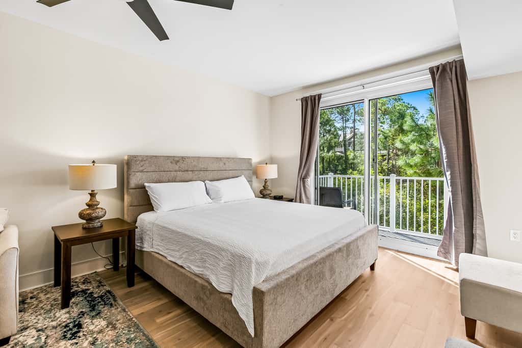 Upscale studio at The Village of Baytowne Wharf with AC, pool, hot tub & gym