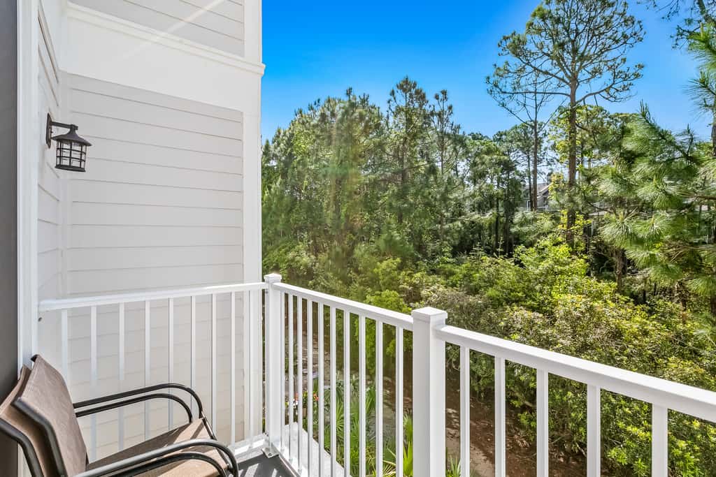 Upscale studio at The Village of Baytowne Wharf with AC, pool, hot tub & gym