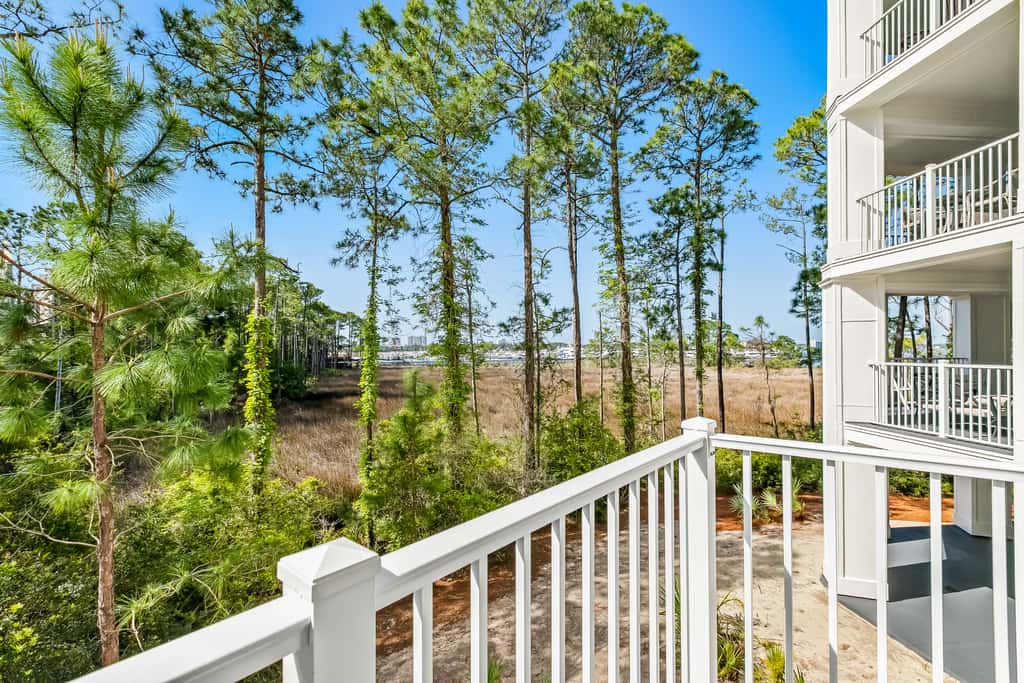 Upscale studio at The Village of Baytowne Wharf with AC, pool, hot tub & gym