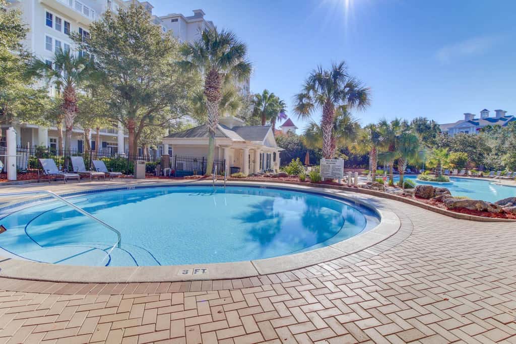 Upscale studio at The Village of Baytowne Wharf with AC, pool, hot tub & gym