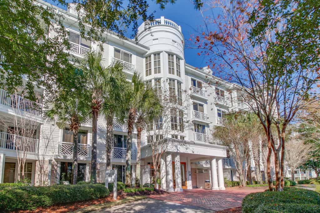 Upscale studio at The Village of Baytowne Wharf with AC, pool, hot tub & gym