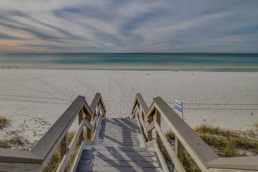 Upscale studio at The Village of Baytowne Wharf with AC, pool, hot tub & gym