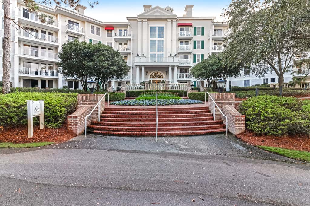 Upscale studio at The Village of Baytowne Wharf with AC, pool, hot tub & gym