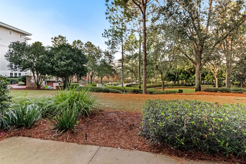 Upscale studio at The Village of Baytowne Wharf with AC, pool, hot tub & gym