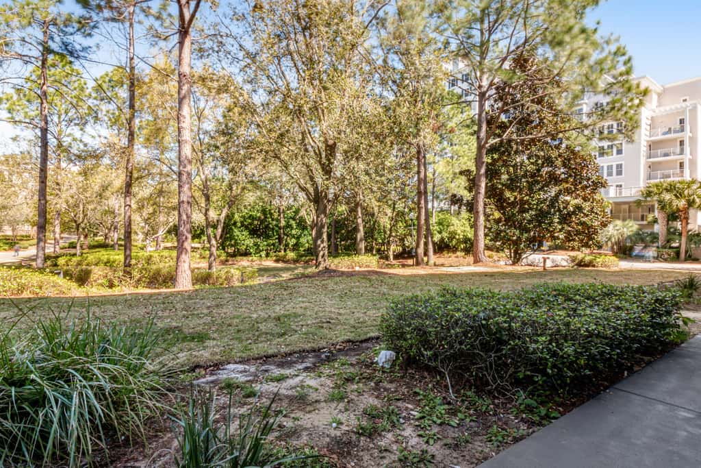 Upscale studio at The Village of Baytowne Wharf with AC, pool, hot tub & gym