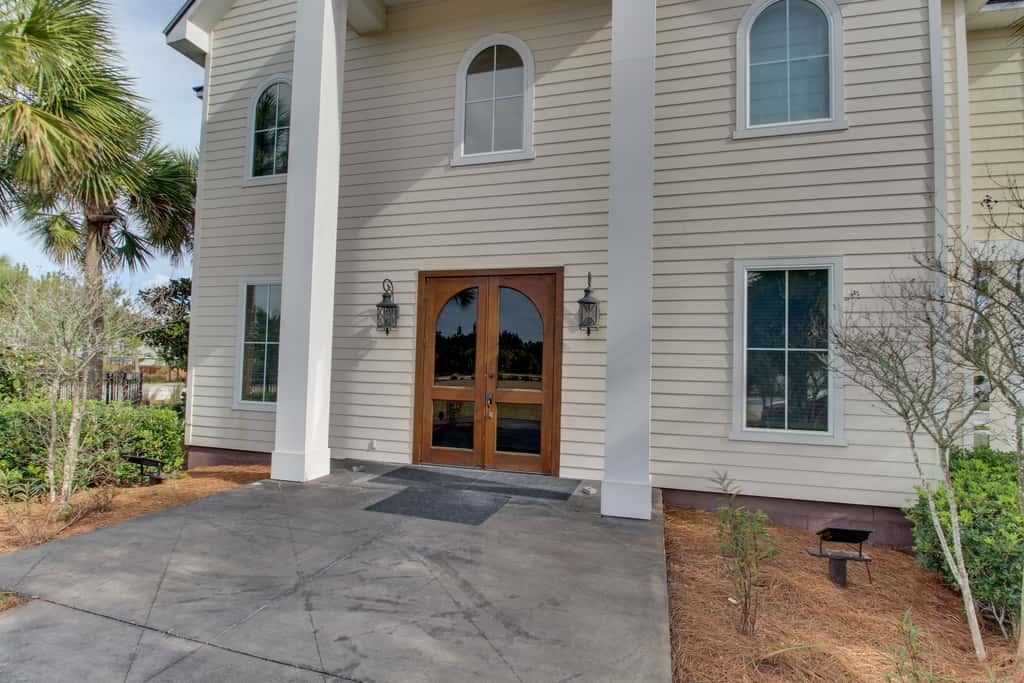 Dog-friendly coastal haven with premium beach perks & resort indulgence