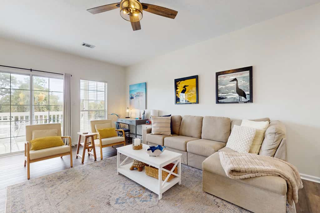 Gorgeous townhouse, plenty of space, family-friendly and close to everything!