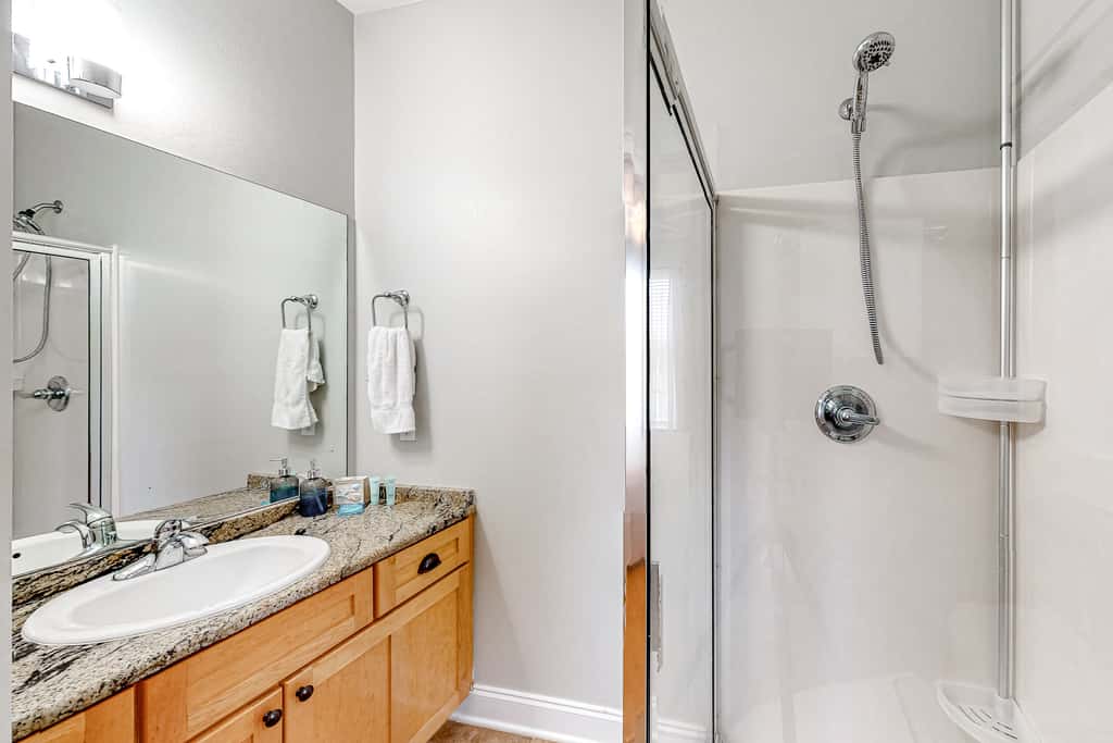 Cute, roomy condo with fast WiFi, AC, balcony, pool, & heated toilet seats
