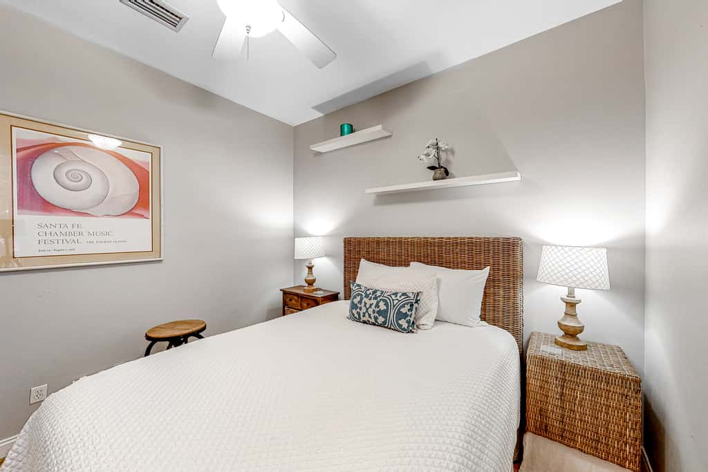 Cute, roomy condo with fast WiFi, AC, balcony, pool, & heated toilet seats