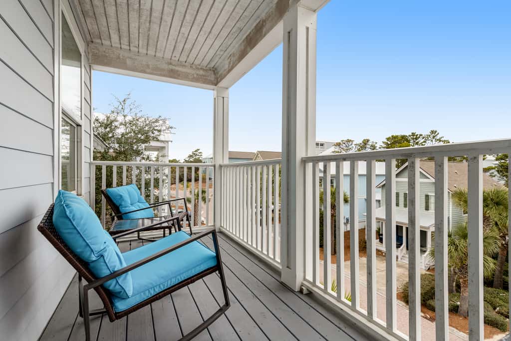 Classic beach home with shared pool access, WiFi, and central air conditioning