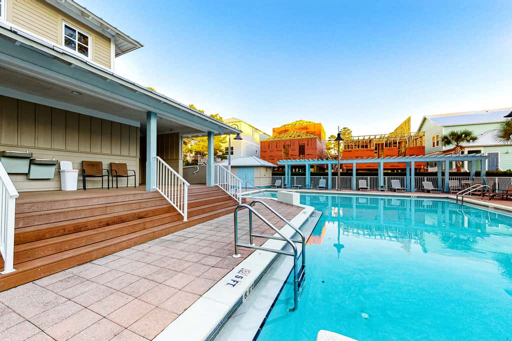 Classic beach home with shared pool access, WiFi, and central air conditioning