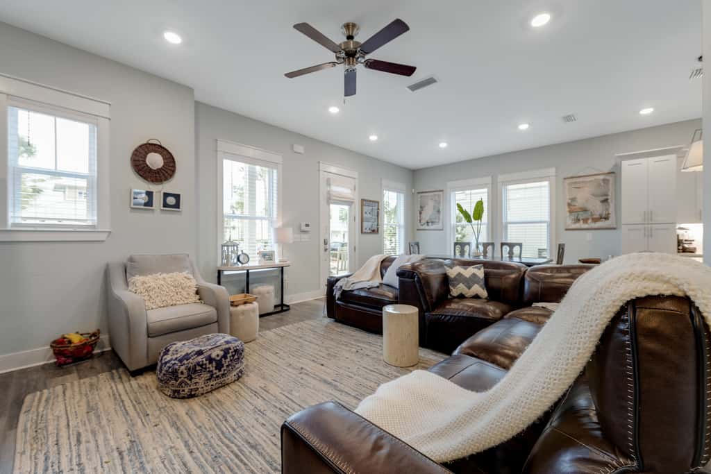 Classic beach home with shared pool access, WiFi, and central air conditioning