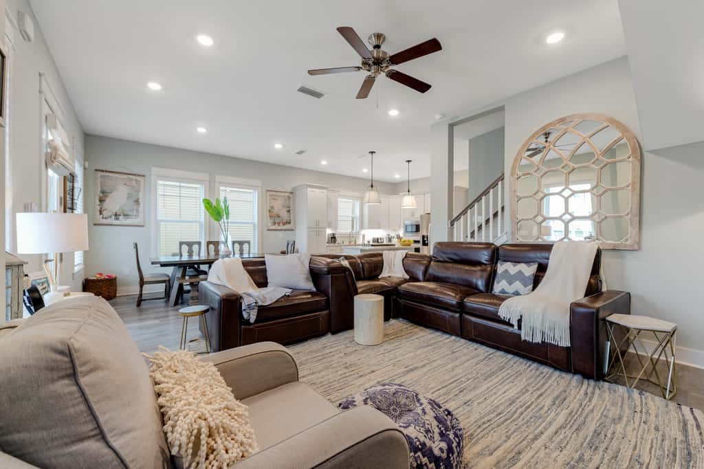 Classic beach home with shared pool access, WiFi, and central air conditioning
