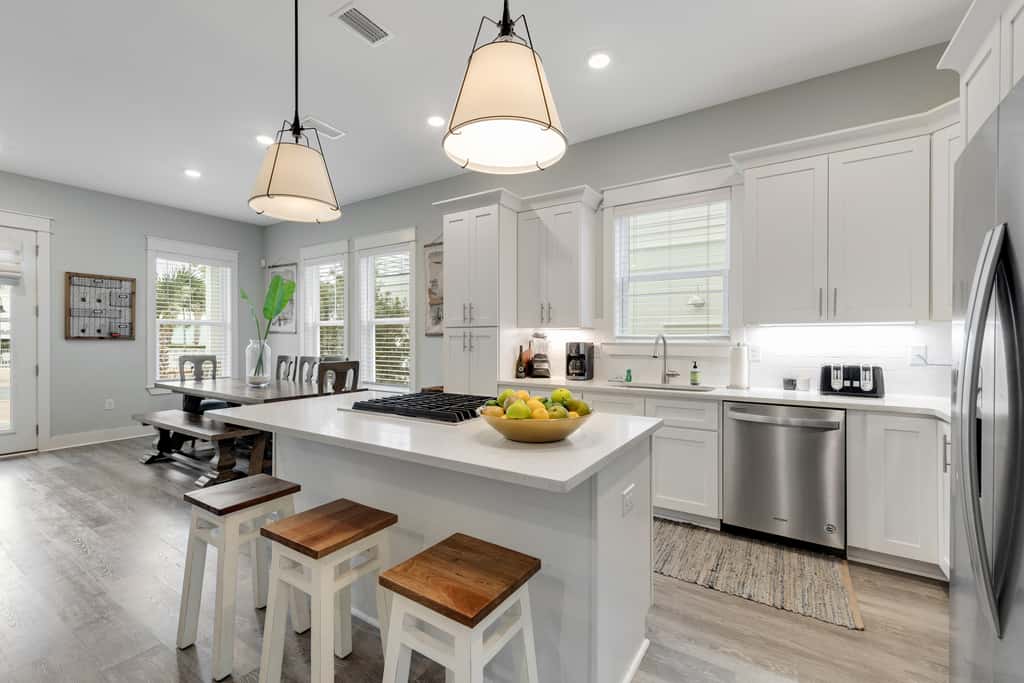 Classic beach home with shared pool access, WiFi, and central air conditioning