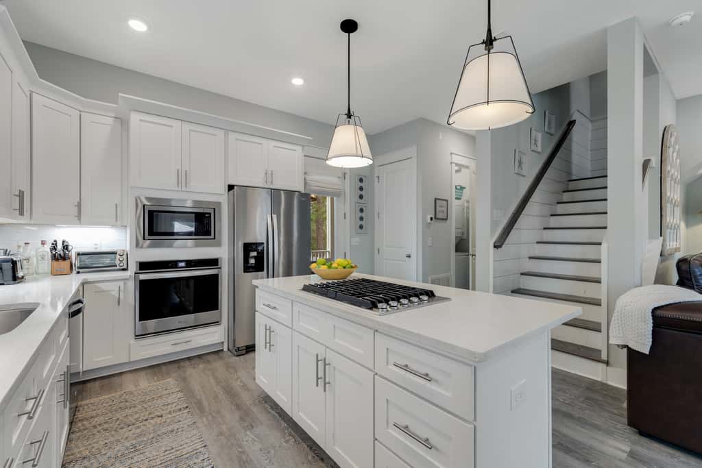Classic beach home with shared pool access, WiFi, and central air conditioning