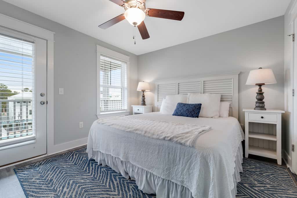 Classic beach home with shared pool access, WiFi, and central air conditioning