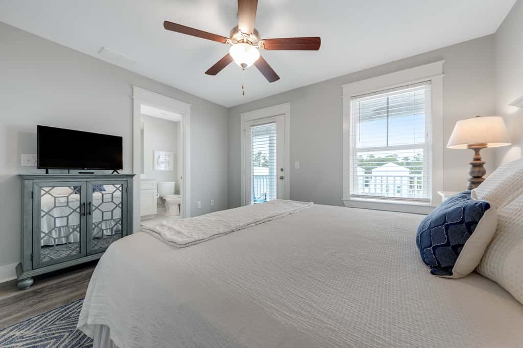 Classic beach home with shared pool access, WiFi, and central air conditioning