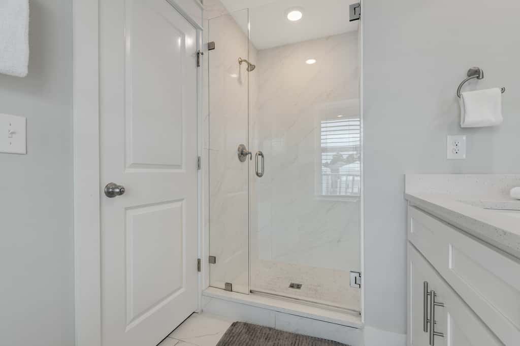 Classic beach home with shared pool access, WiFi, and central air conditioning