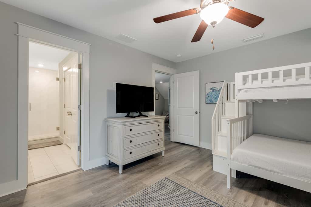 Classic beach home with shared pool access, WiFi, and central air conditioning