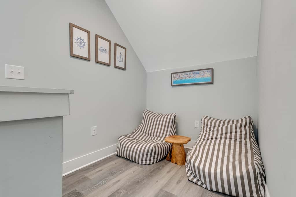 Classic beach home with shared pool access, WiFi, and central air conditioning