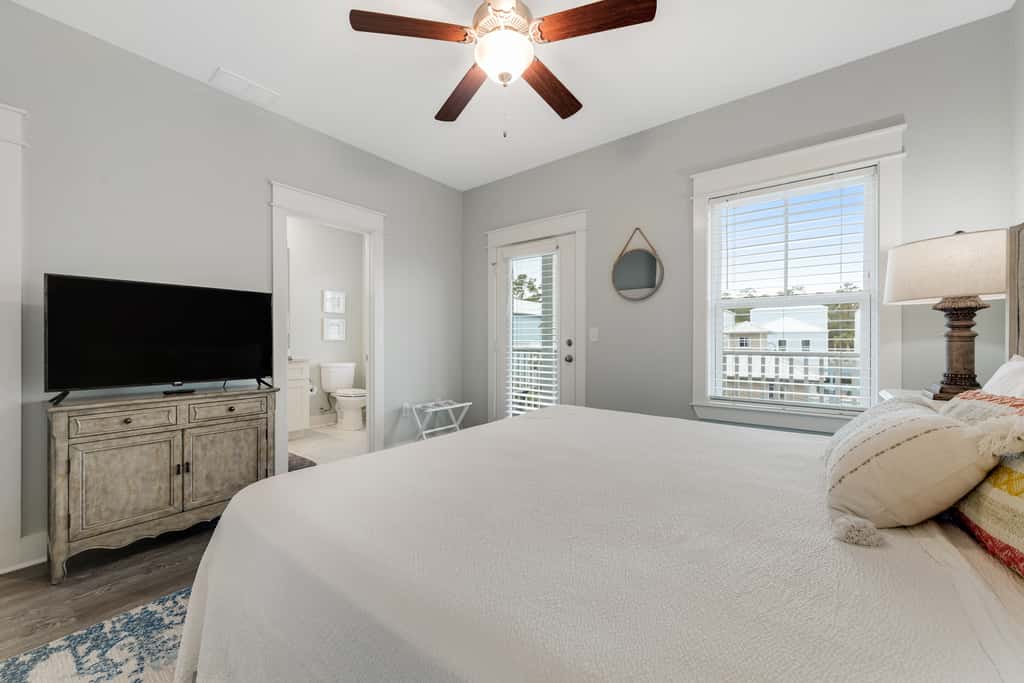 Classic beach home with shared pool access, WiFi, and central air conditioning