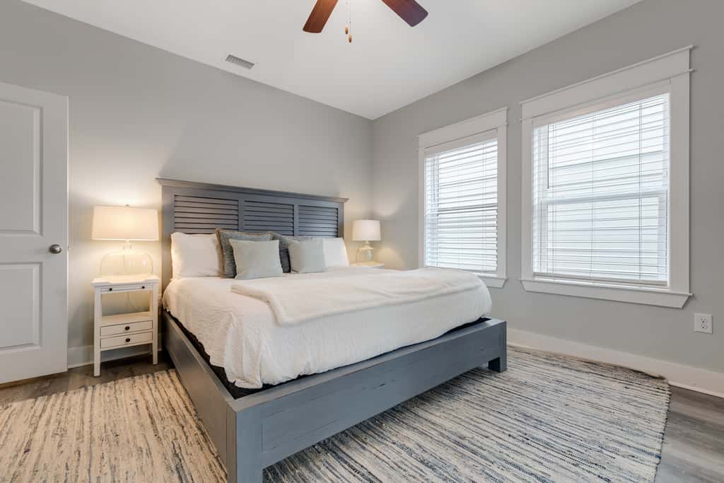 Classic beach home with shared pool access, WiFi, and central air conditioning