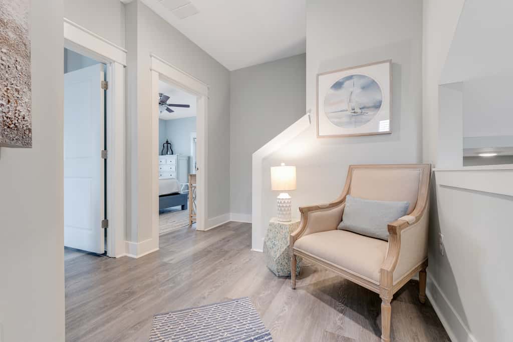 Classic beach home with shared pool access, WiFi, and central air conditioning